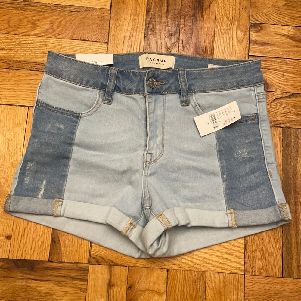Contrast denim shorts